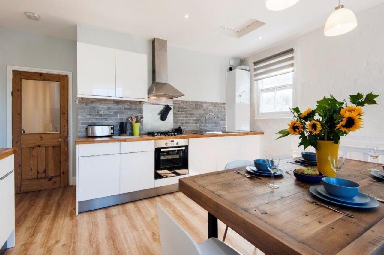 Modern Family Home In London Close To Amenities And Train Extérieur photo
