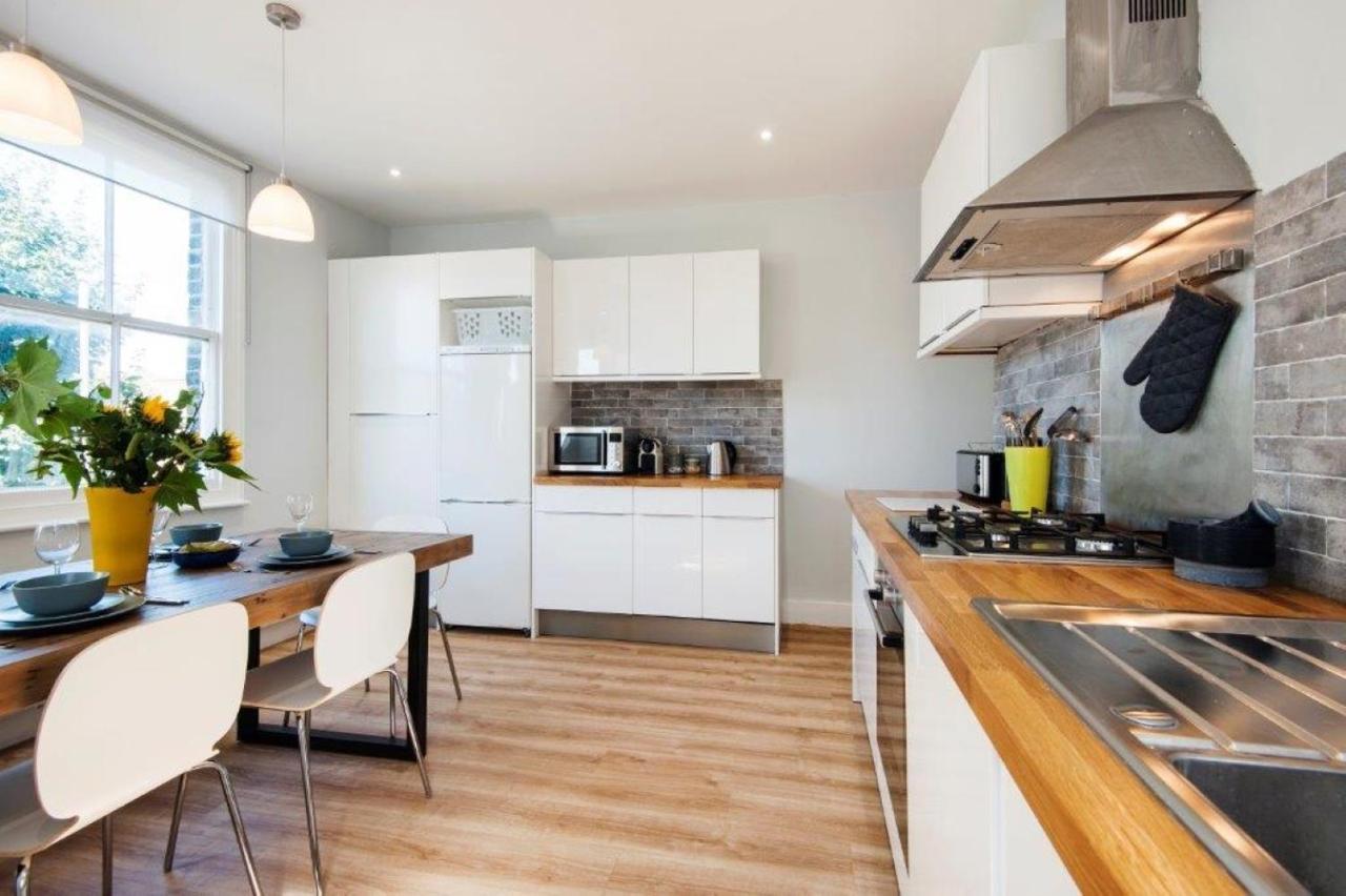Modern Family Home In London Close To Amenities And Train Extérieur photo
