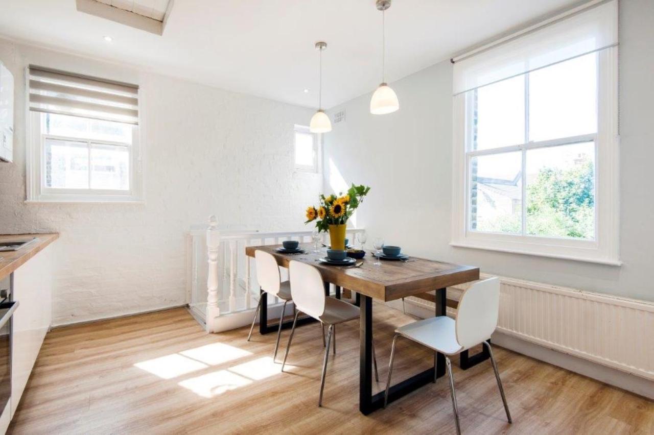 Modern Family Home In London Close To Amenities And Train Extérieur photo