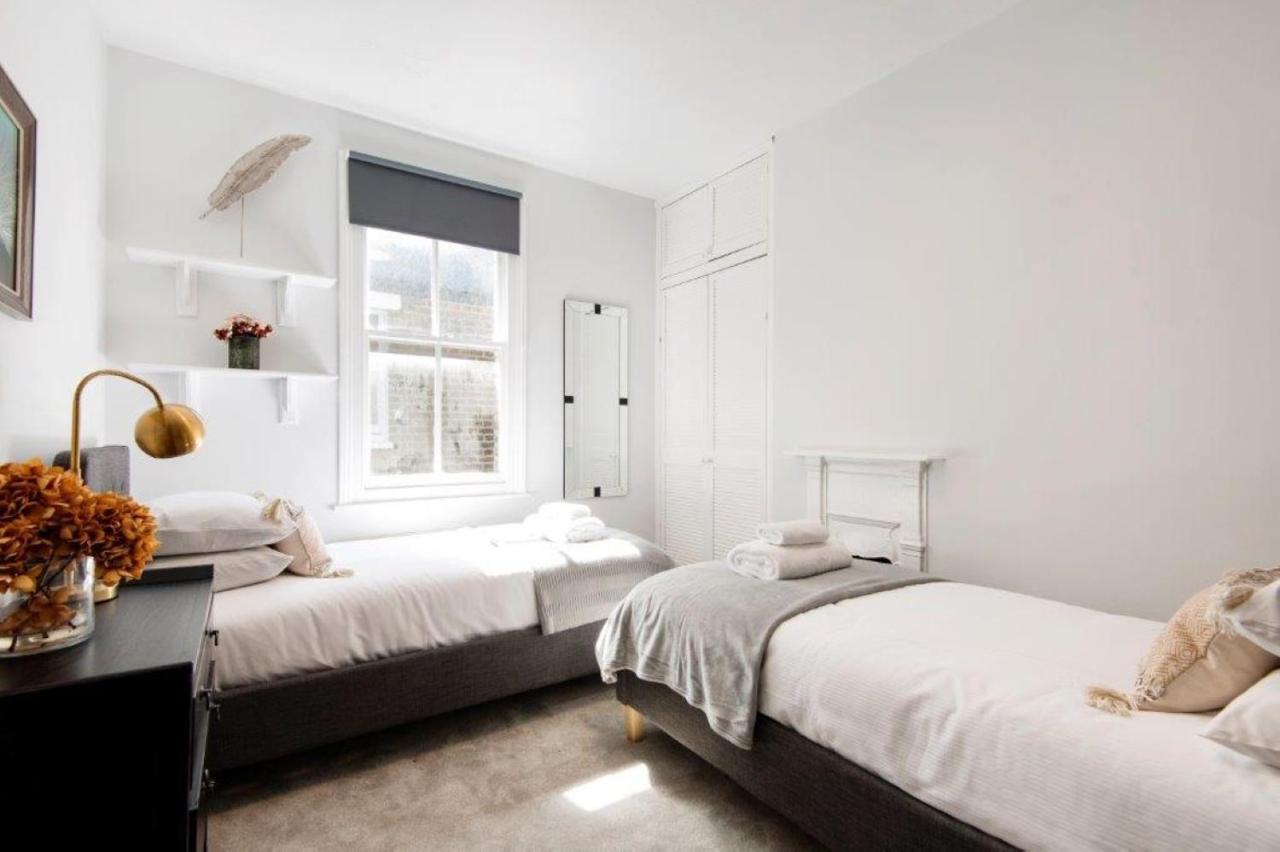 Modern Family Home In London Close To Amenities And Train Extérieur photo